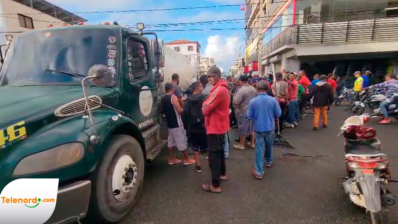Joven sufre fuerte accidente y queda debajo de un camión de agua en SFM: se presume que era guardia
