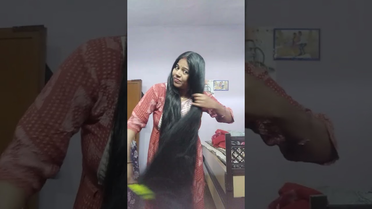 बालों में कंघी करना