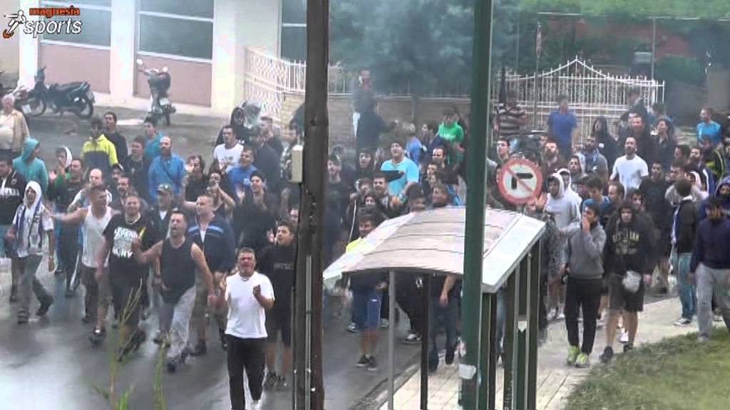 Πορεία φιλάθλων της Νίκης Βόλου προς το Πανθεσσαλικό