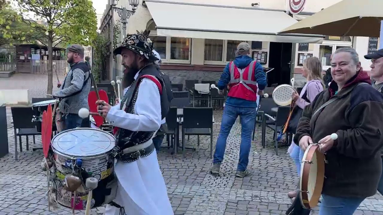 DEMO Spaziergang mit Wolfgang Burkard mit Trommeln Kloster Lorsch Weltkulturerbe 5.11.22