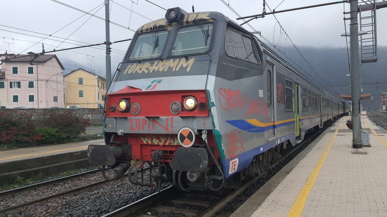 Partenza RV full MD in livrea DPR ed E.464.425 a Ronco Scrivia