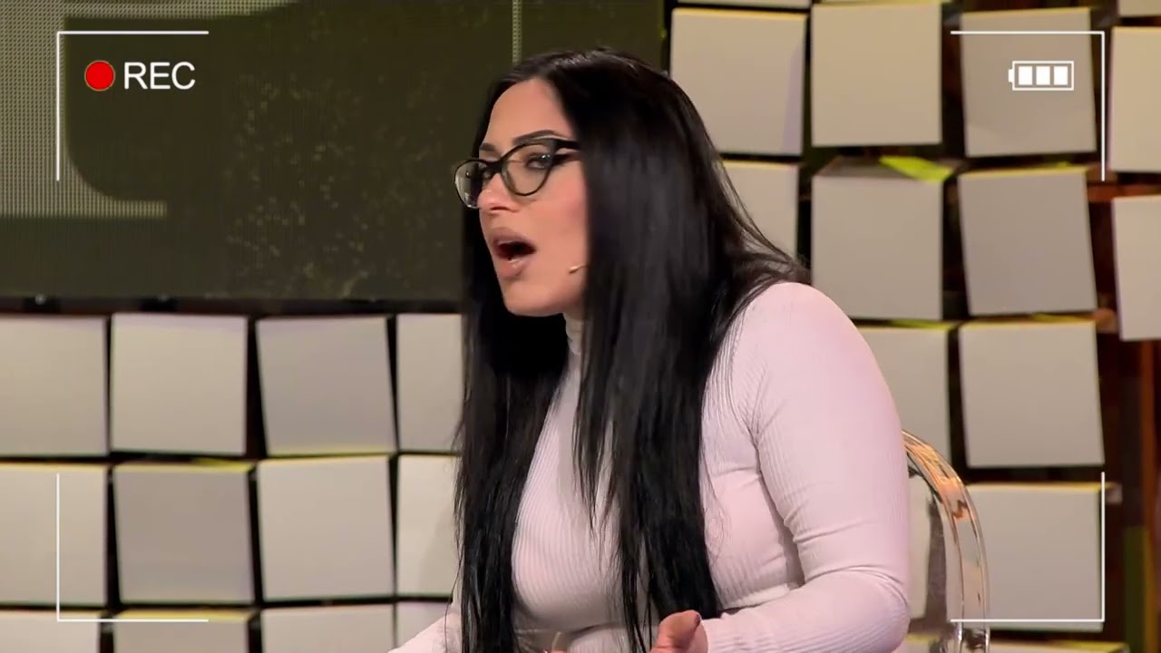 &ldquo;M&euml; k&euml;rkoi seks&hellip;&rdquo; / Indriti e regjistron me telefon, Marsiela shp&euml;rthen n&euml; studio