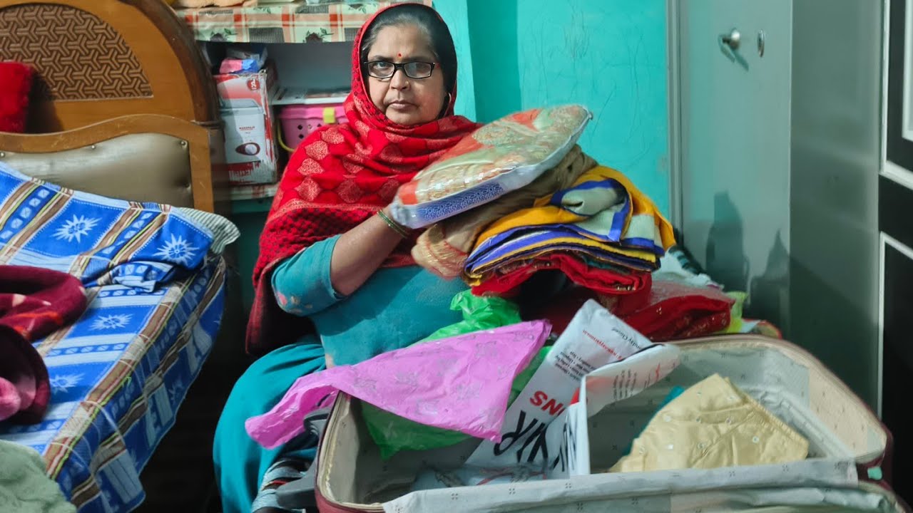 देखो सासू मां ने पहले ही कर दी सारी तैयारी 🥺 खोल के बैठ गई सारी साड़ियां...