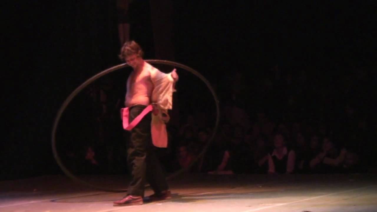 Cycle men strip-tease & disco ball men - Le strip-teaser en cercle & l'homme &agrave; facettes!