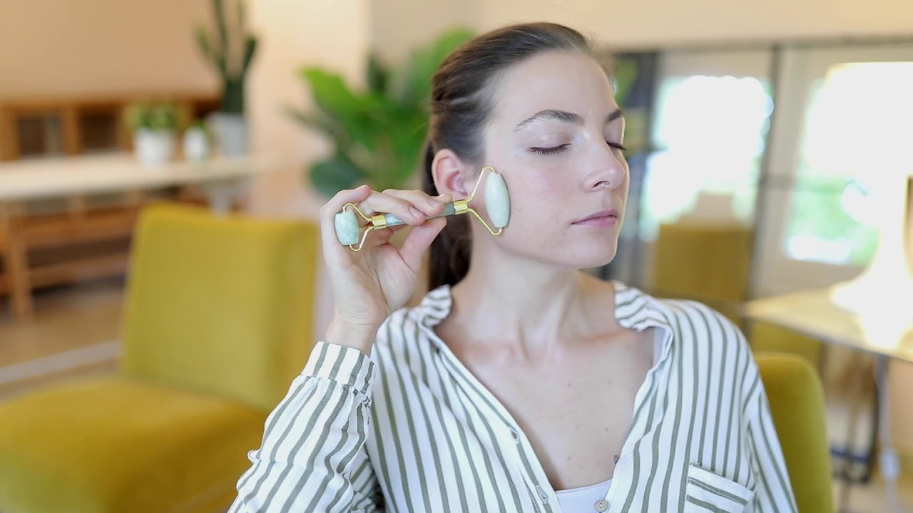 Lymphdrainage & Detox mit Gesichtsroller von YÙ BEAUTY