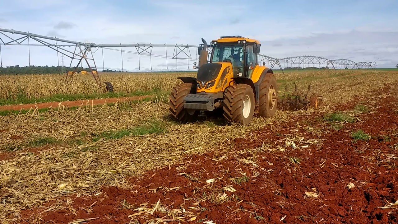 Valtra TCVT 230 cv, escarificador 15 astes, profundidade 30 cm, 1700 a 1800 RPM, 5 a 6 km/h, 30 L/h