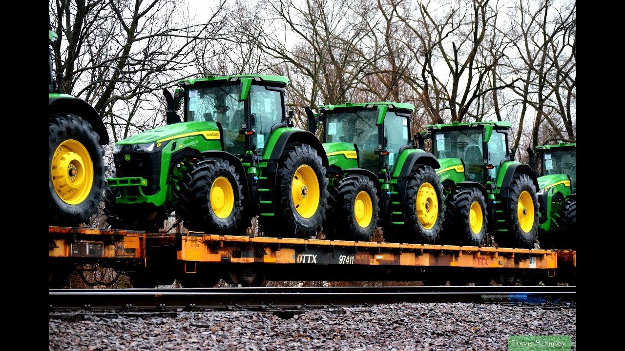 John Deere express! Union Pacific train loaded with John Deere Tractors! Rochelle, IL  Rain in 4K
