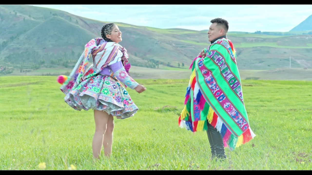 MARCO ANTONIO APAZA Y DINA DEL AMOR 