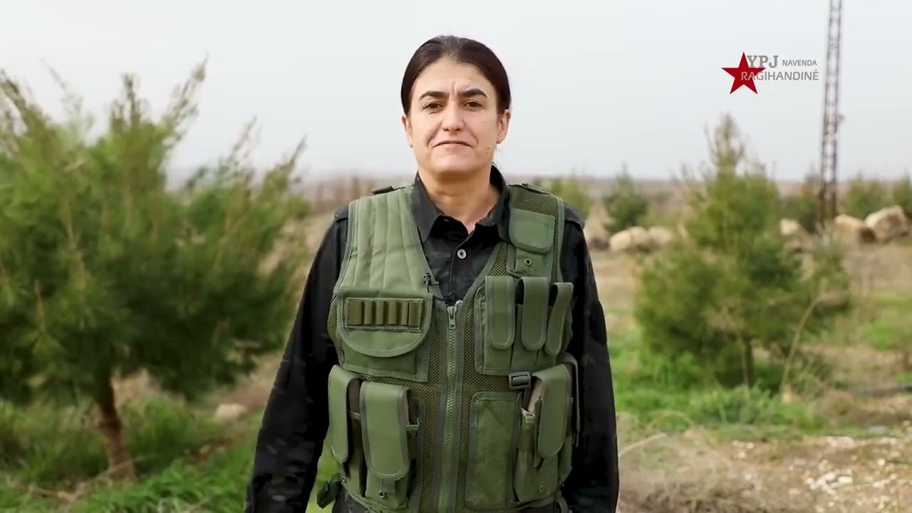 Fermandara YPJyê Rohilat Efrîn sersaxî ji malbate Şehîd Ehmed Hêmin re xwest #rojava 