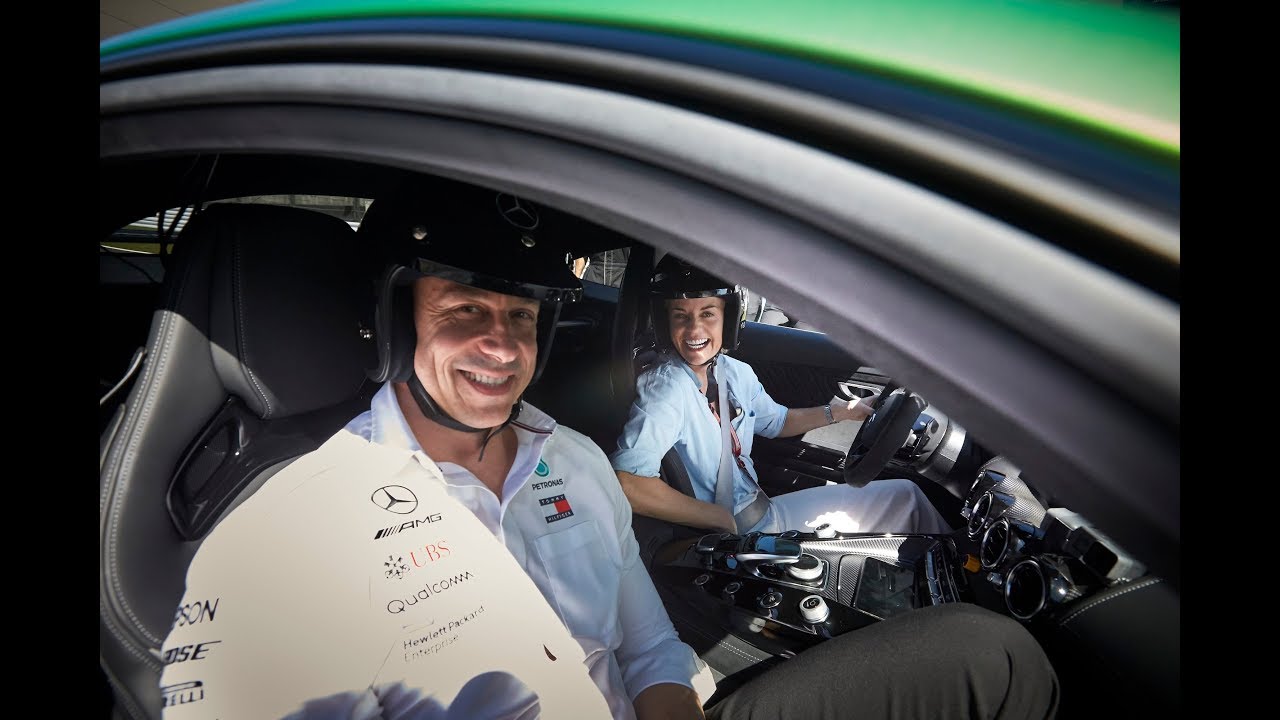 Сьюзи против Тото Вольфа — битва на трассе AMG Suzuka!