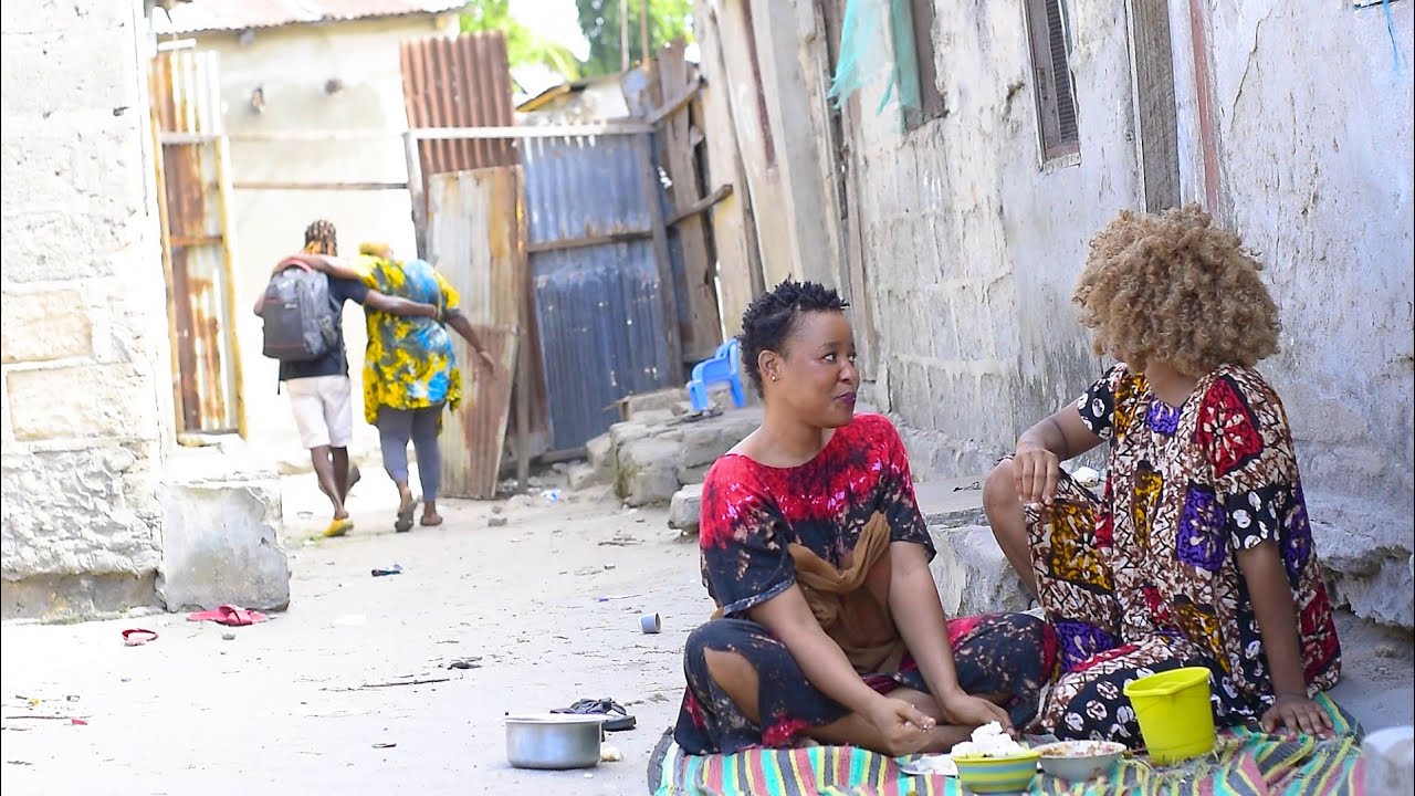 KITUTU AMDANGISHA MAMA YAKE...