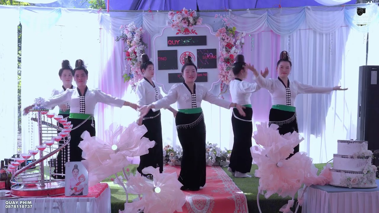 VŨ ĐIỆU XUÂN TÂY BẮC ĐỘI MÚA BẢN HIỆU THỂ HIỆN TẠI LVQ [ LƯỜNG ƯƠNG - LƯỜNG PHƯỢNG ] TẠI BẢN HIỆU 