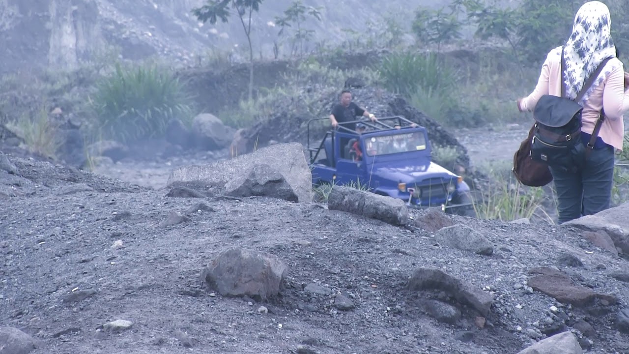 A 4WD Yogyakarta Off Road Tours 2015