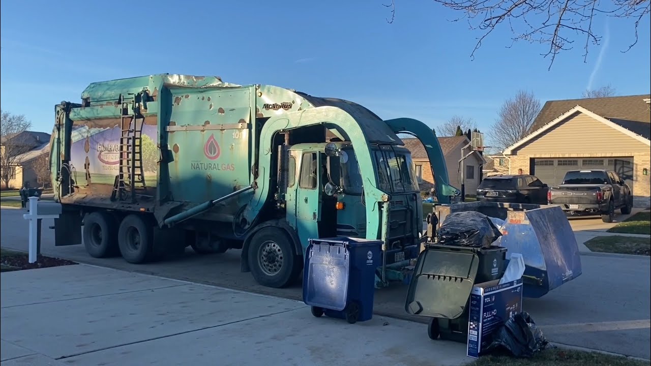 Homewood Disposal 1017 Helper Truck on Garbage 