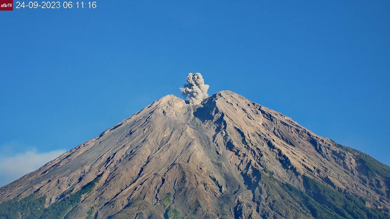 Sep 24, 2023: Small Strombolian Eruption from Semeru Volcano