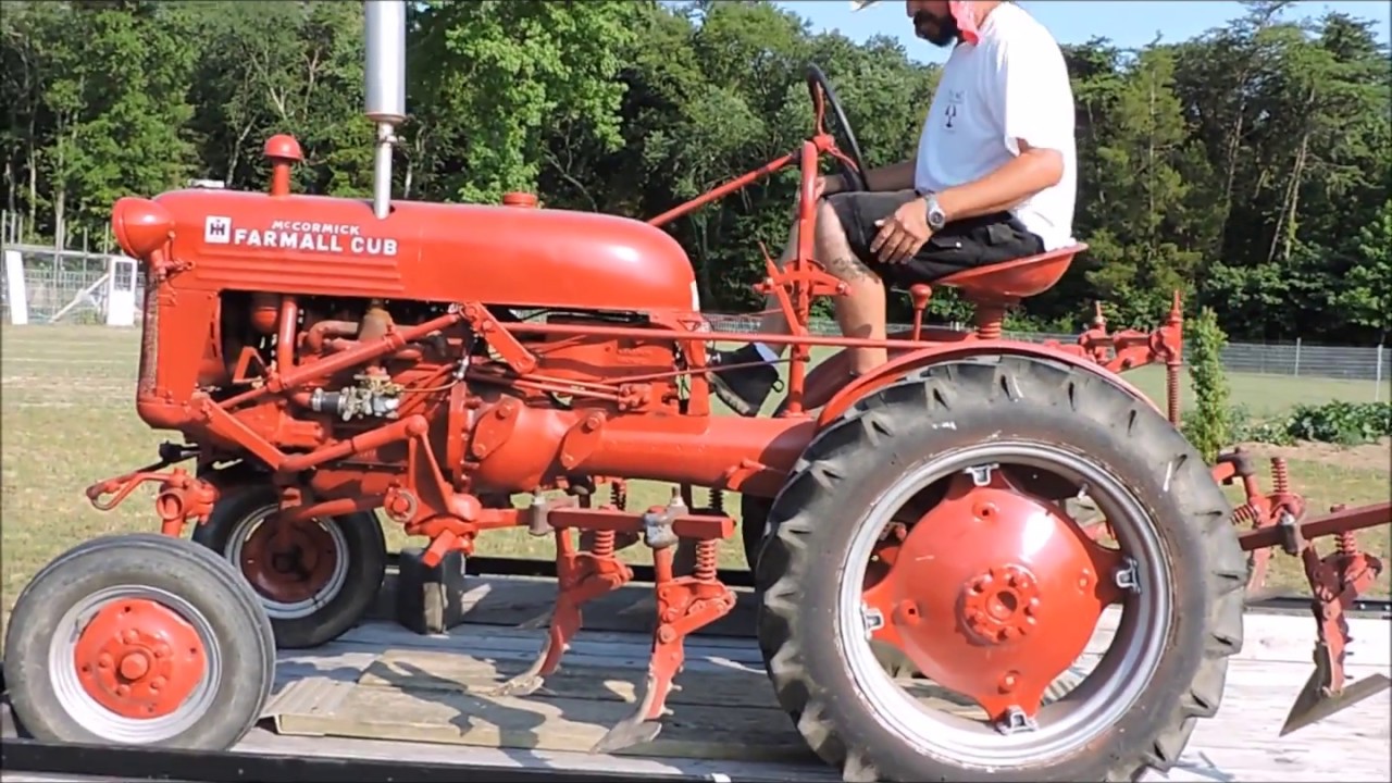 1953 Farmall Cub by IH