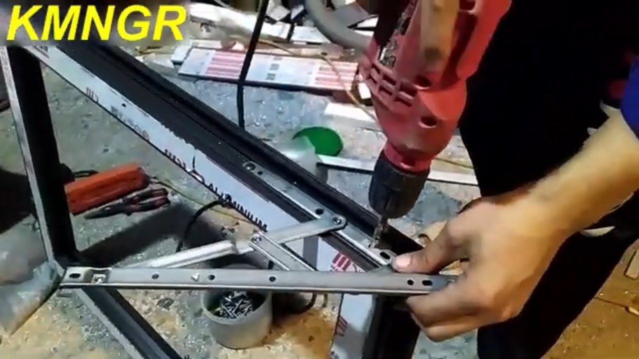 Hướng dẫn làm cửa sổ nhôm hệ 55 mở hất - Cách bắt bản lề chữ A
