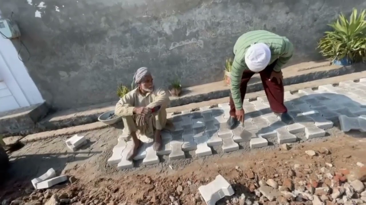 ਅੱਜ ਆਪਾਂ ਨੇ ਆਪਣੇ ਘਰ ਦੇ ਬਾਹਰ ਇੱਟਾਂ ਲਾਇਆ