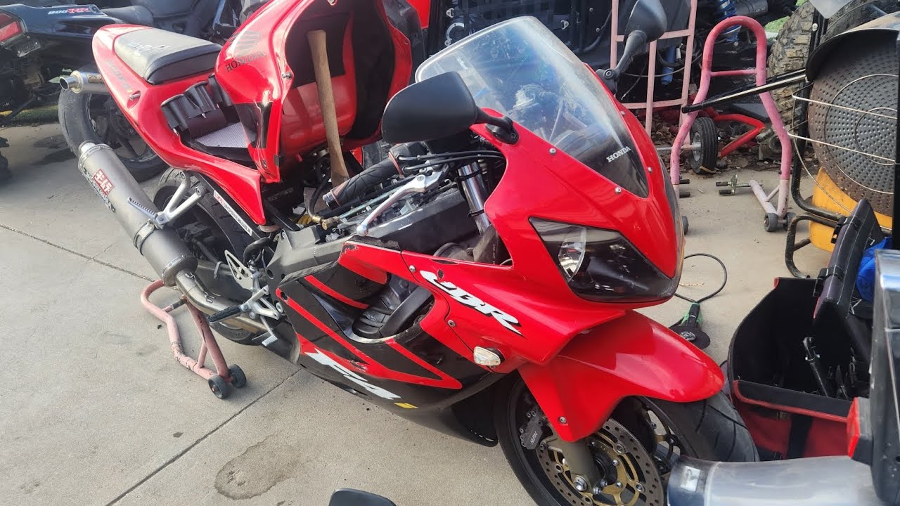 Honda CBR600RR F4i Spark Plug Replace Remove