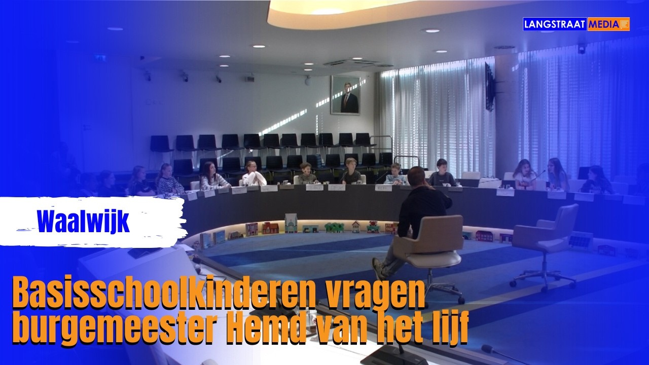 Basisschoolkinderen vragen burgemeester het hemd van het lijf