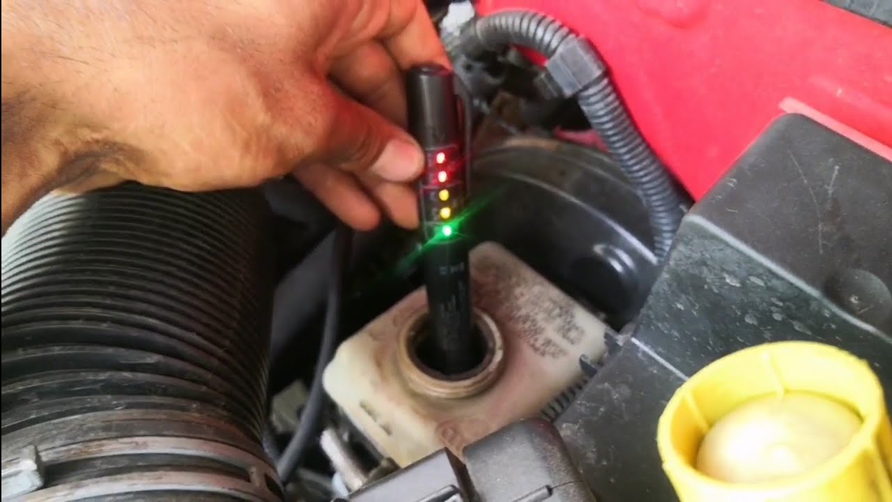 تغيير زيت الفرامل وامبرياج  بطريقة سهلة ومبسطة changement liquide de frein et embrayage