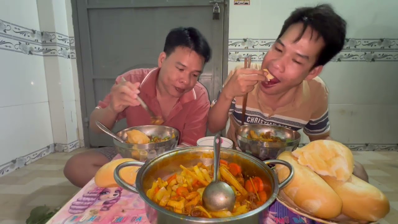 Bò kho bánh mì ngon ngây ngất