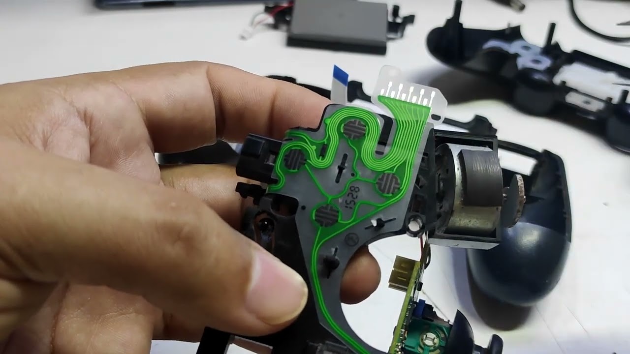 Controle de PS4 não funciona R2! Não liga! Cliente abriu pra ajeitar mais não conseguiu.