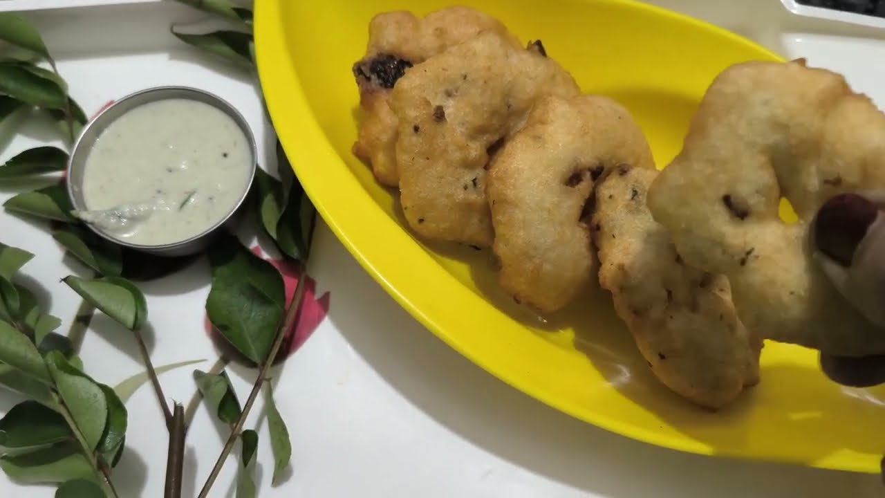 🥯 Crispy & Soft Ulundu Vada | Medu Vada with Onion & Pepper