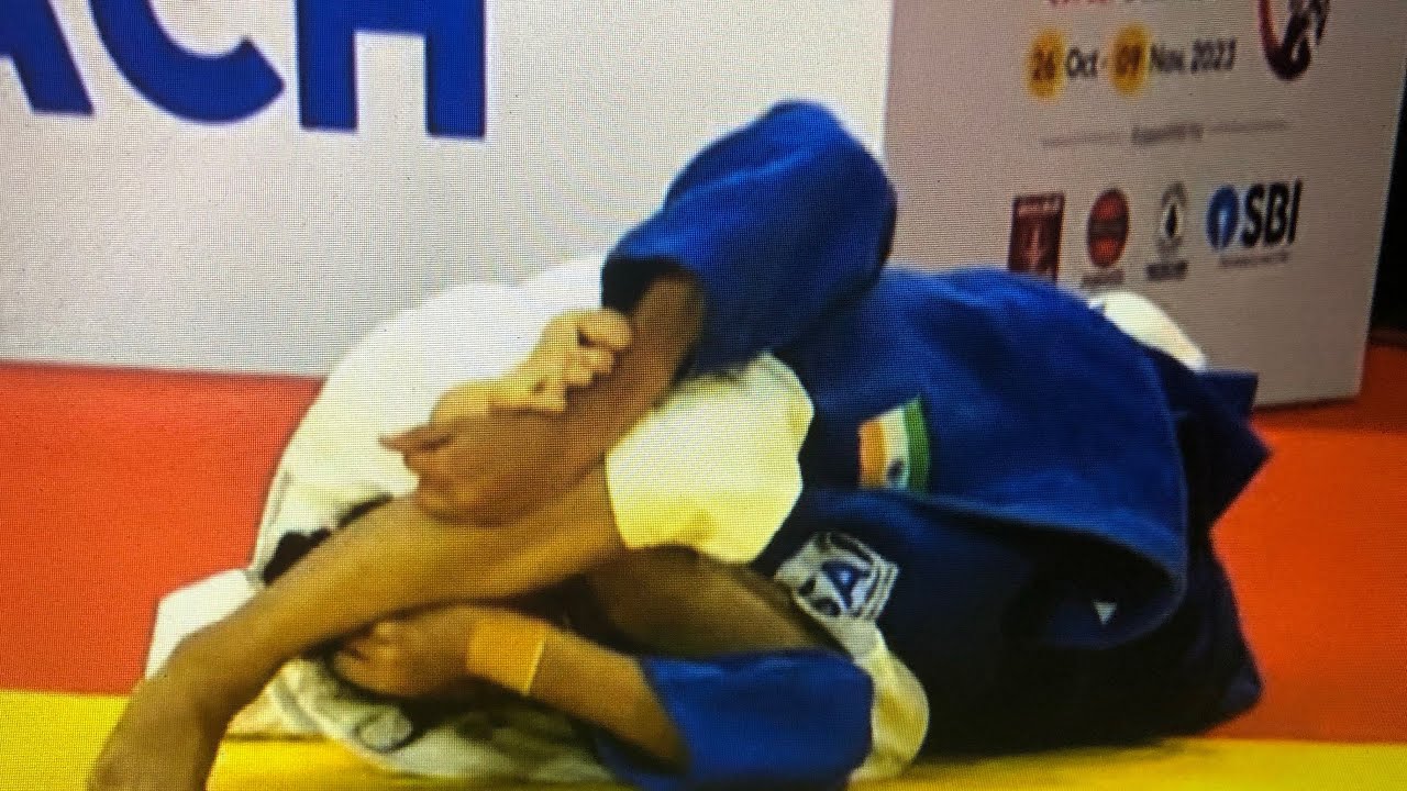 Women judo sankaku 2