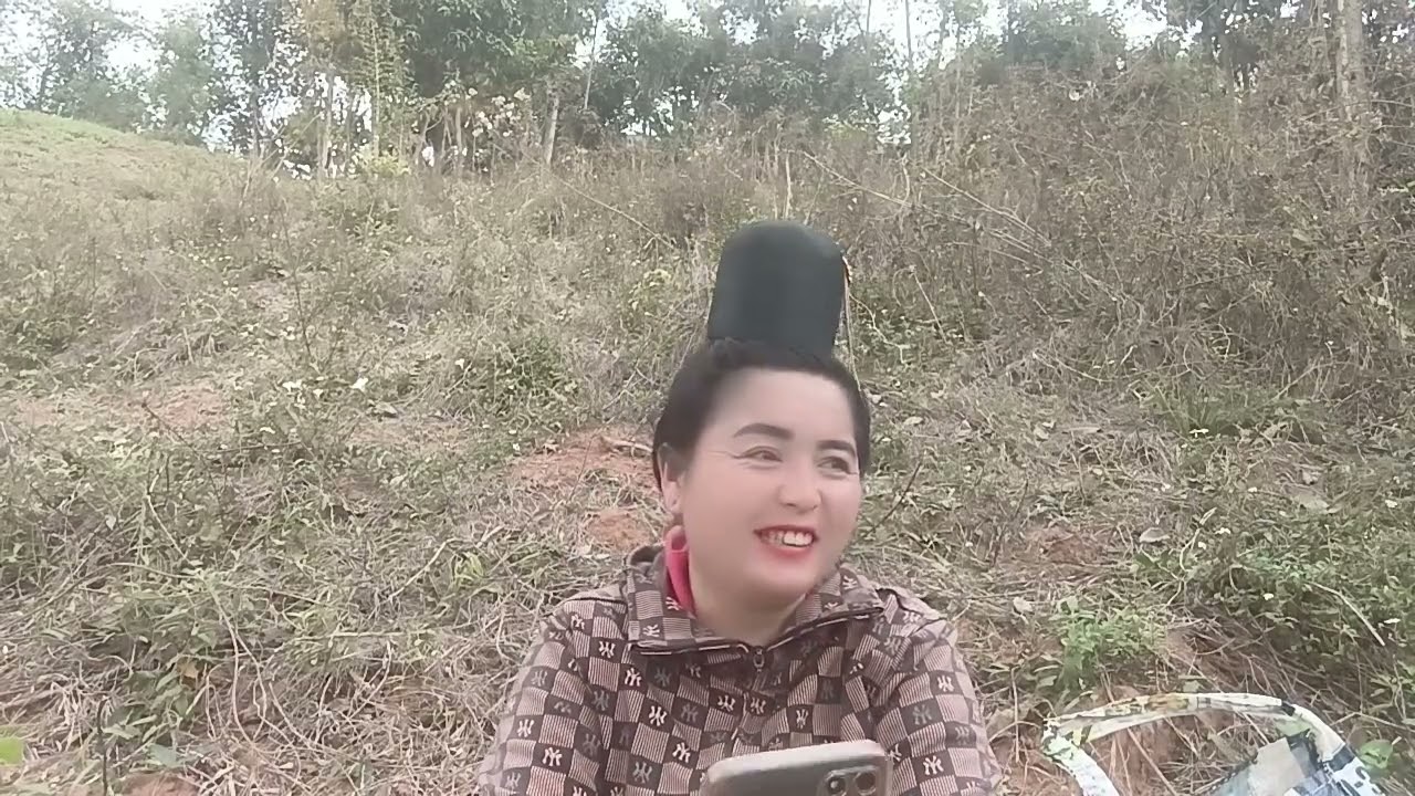 Lúc nào chị ấy cũng buồn 