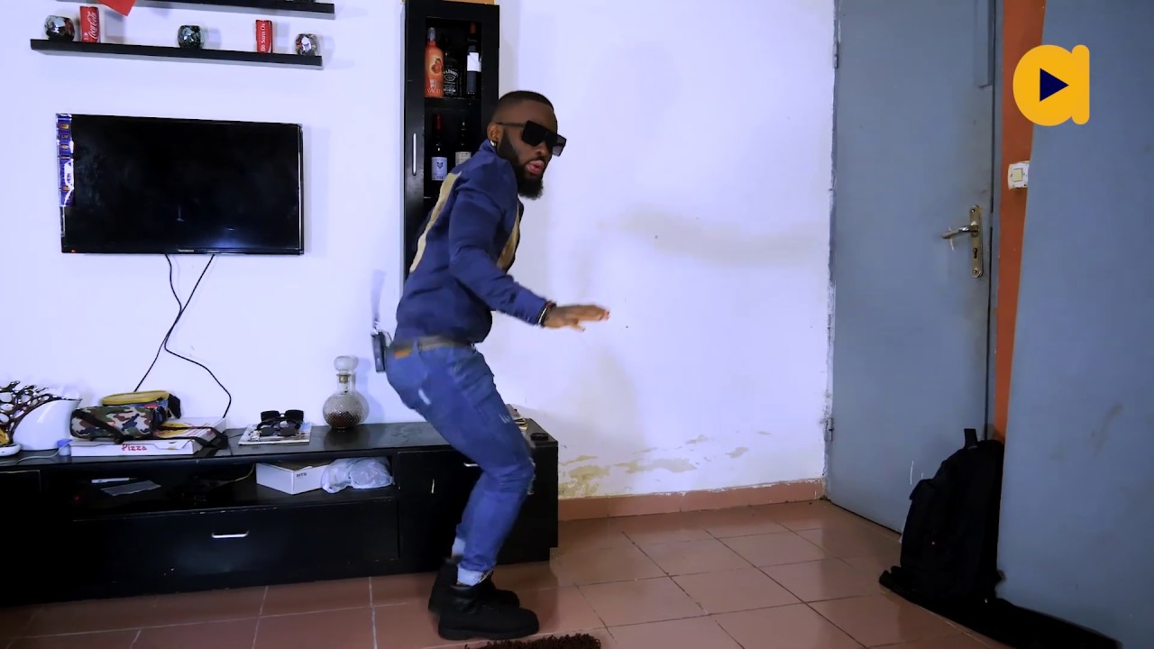 Démo de Kong par BB Sans Os, danseur de DJ Arafat.