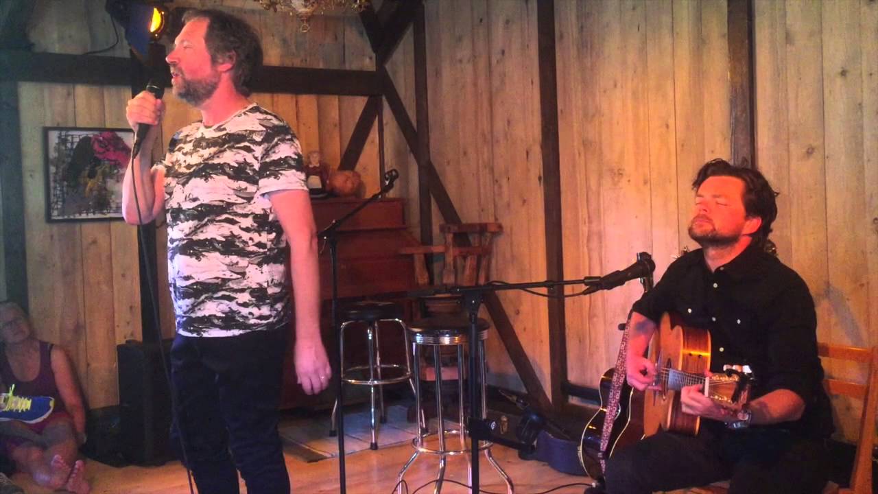 Ola Bremnes synger Aurora den r&oslash;de