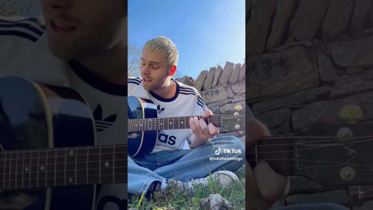 Luke Hemmings singing Teeth from his tiktok 