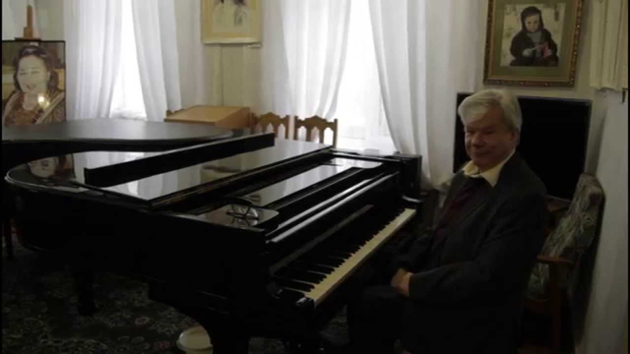 Ian Partridge playing Rachmaninov's piano