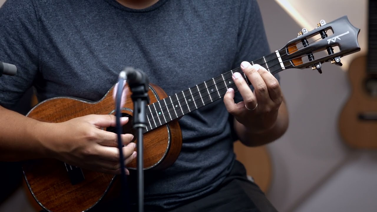 Kamaka Koa Deluxe Tenor HF 3 D2I
