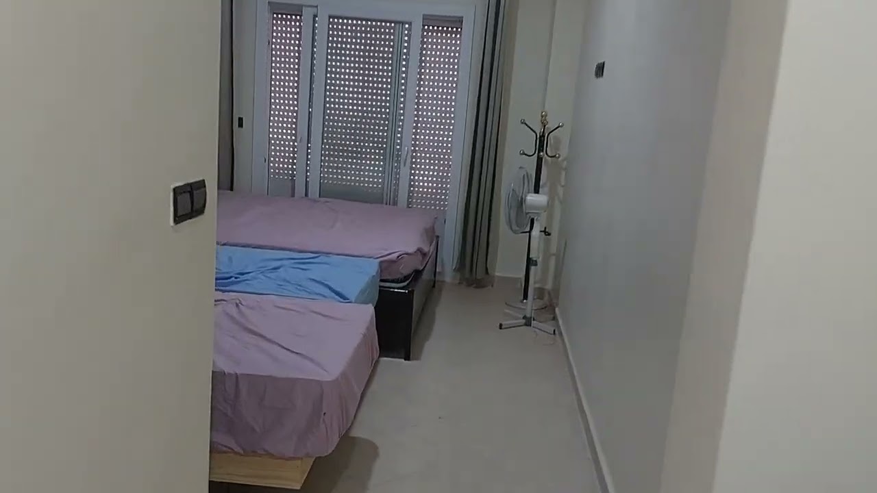 شقة للبيع في افامة محروسة بالسعيدية  130متر طابق1.لها وجهتان 0668836377عند العلوي