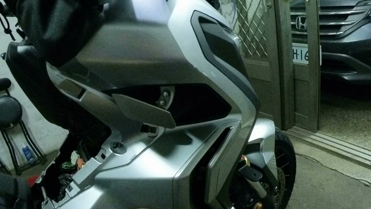 How to unload  Honda X-ADV Side Cowl and  fairing removal 如何拆卸 Honda  X-ADV 整流罩與側蓋