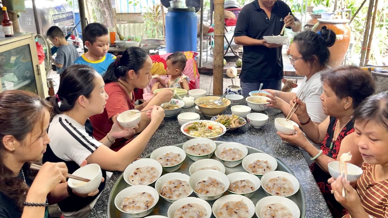 Rằm Tháng 7 Ba Xuống Bếp Nấu Chè Đậu Trắng | Vinh & Truyen