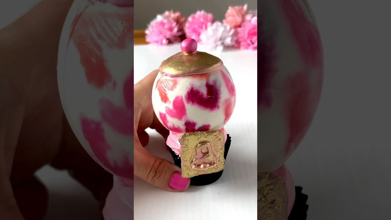 Gumball machine cupcake out of chocolate  #gumball #cupcakedecorating #chocolatedecoration