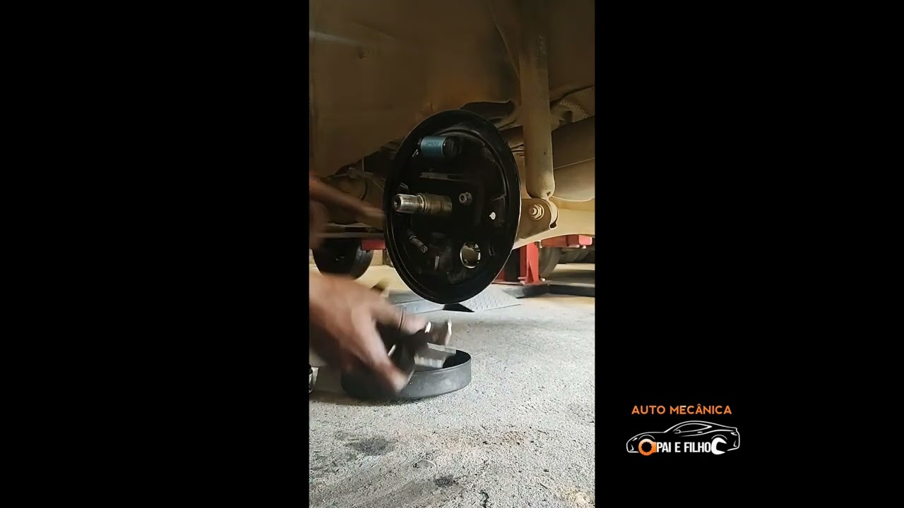 Troca da sapata de freio. (Fiat)