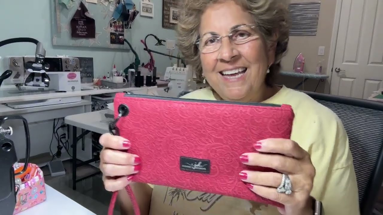 The Shazzy Wristlet by Oro Rosa Free Pattern