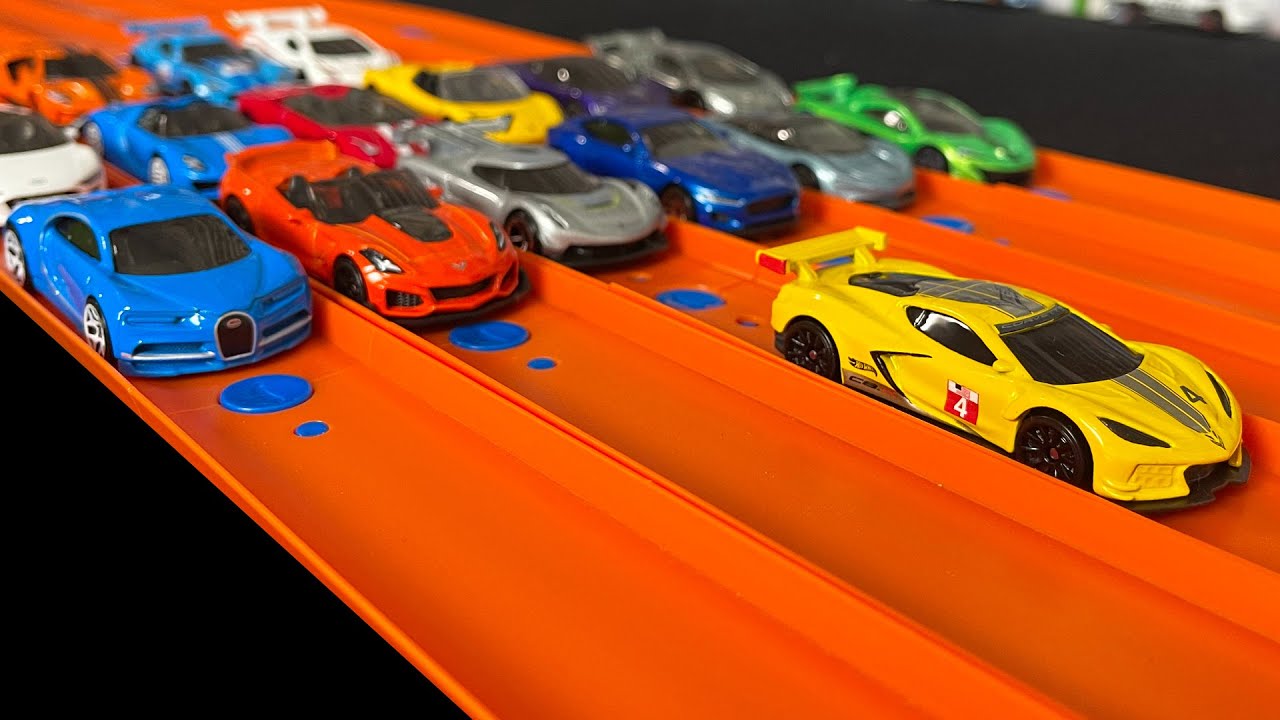 Hot Wheels Corvette C8 R против 15 Exotics
