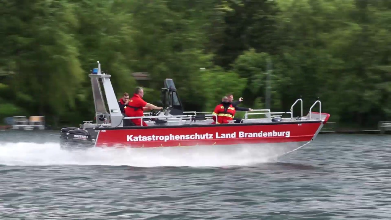 Offizielle &Uuml;bergabe des Mehrzweckbootes an die SEG Wassergefahren M&auml;rkisch-Oderland