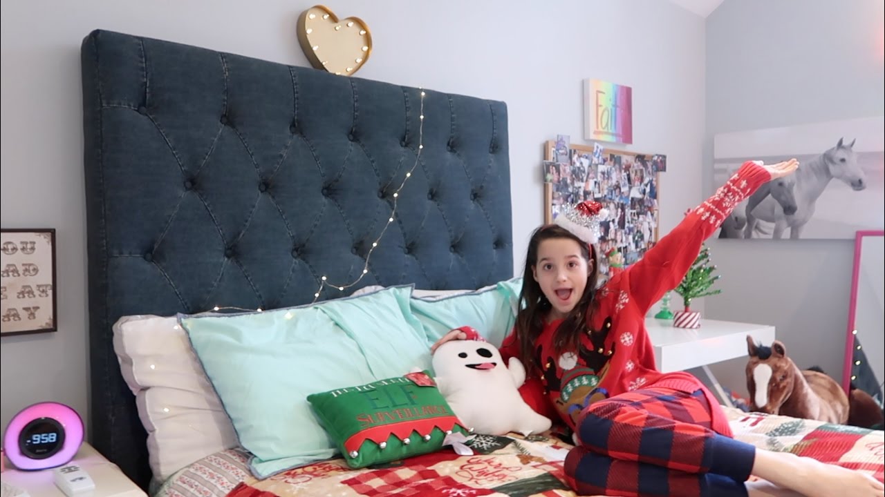 Annie's Christmas Decorations Room Tour (WK 308.3) | Bratayley