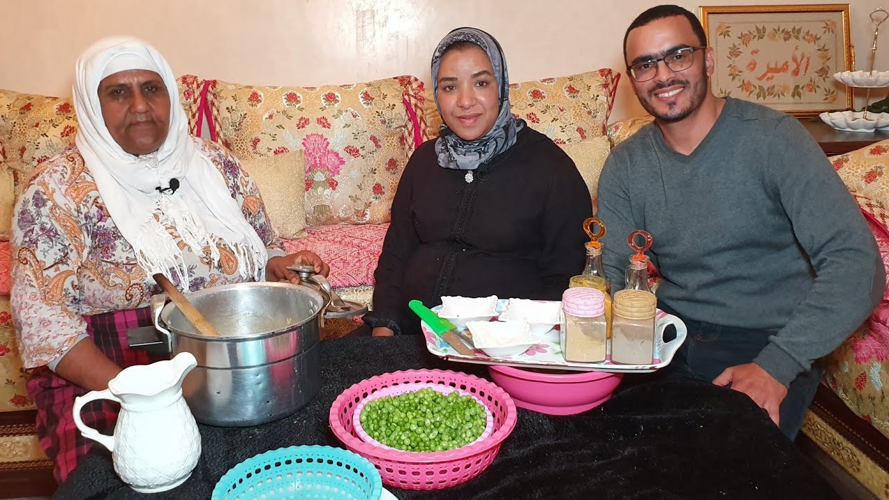 هي خدامة و الراجل واحل فالضياف😂 لالة دريسية معروضة عند سميرة