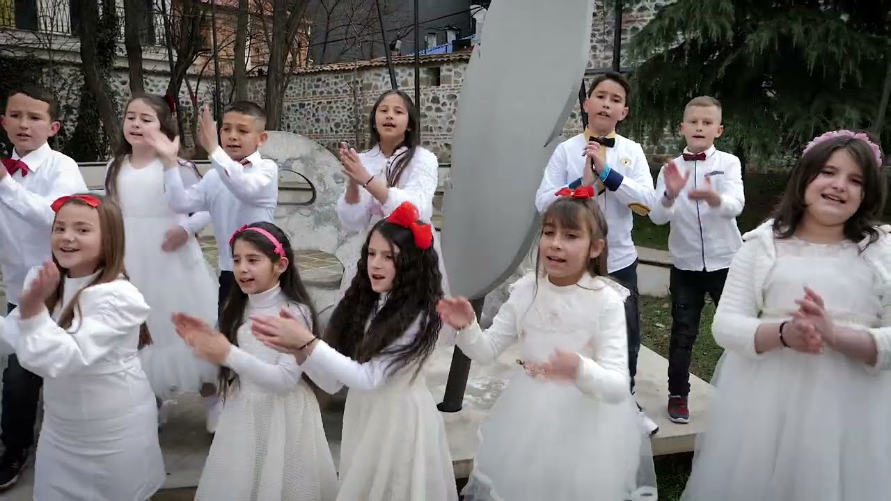 Gëzuar 7 - 8 Marsin! Klasa IV, shkolla e mesme e bashkuar, Sheqeras, më suesja: Oriona Xhoga Hate