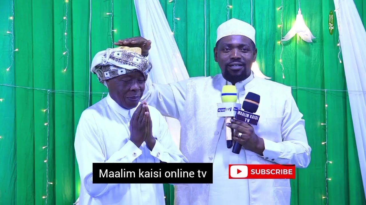 SHEIKH HAASHIM RUSAGANYA APEWA IJAZA NA KUOMBEWA DUA NA SHEIKH WA MKOA WA DSM. 