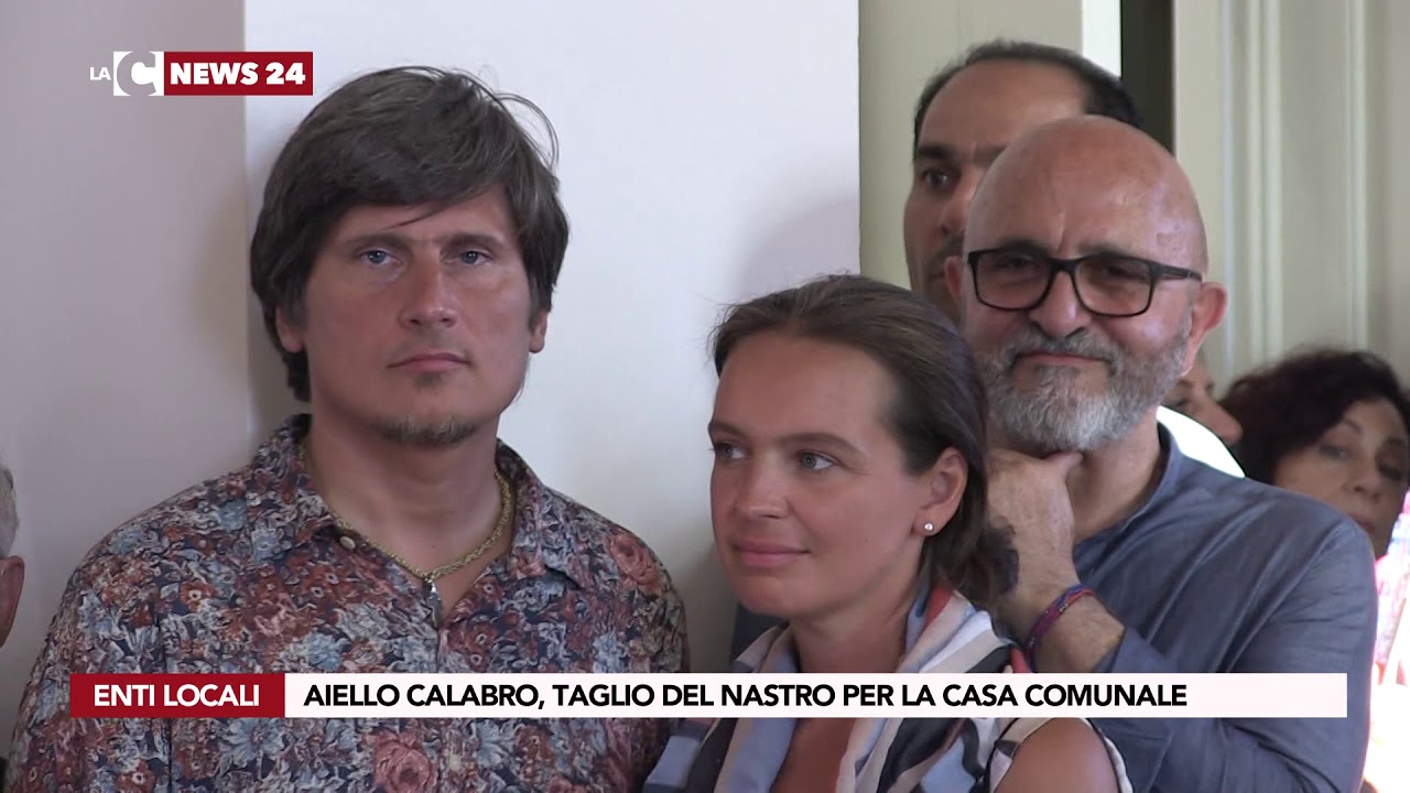 AIELLO CALABRO, TAGLIO DEL NASTRO PER LA CASA COMUNALE