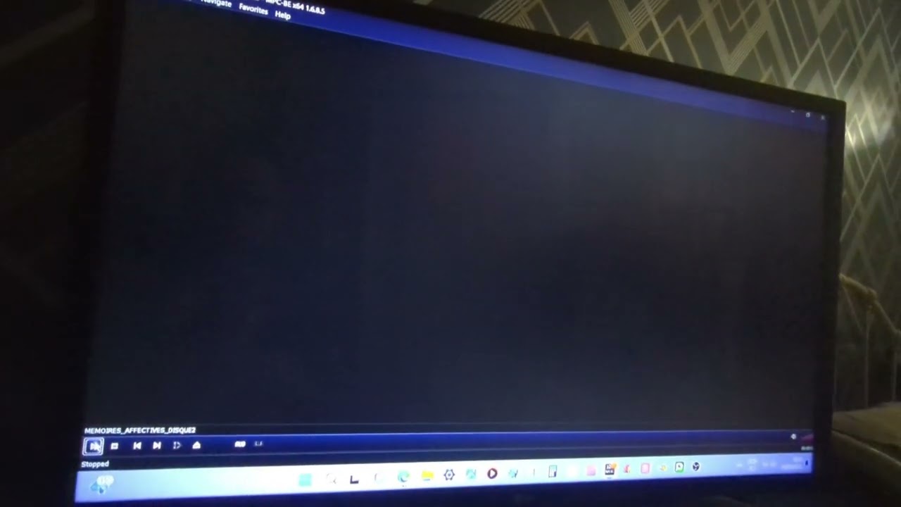 What happens when you put a foreign disc in a Windows 10 PC