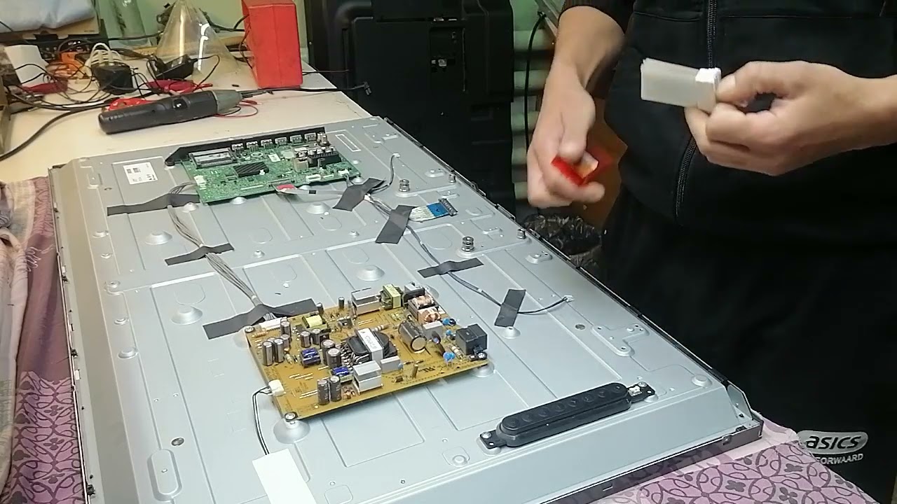 Разбор телевизора LG 42la620v для замены подсветки. Полное видео. Без обрезки. Ремонт в живую.